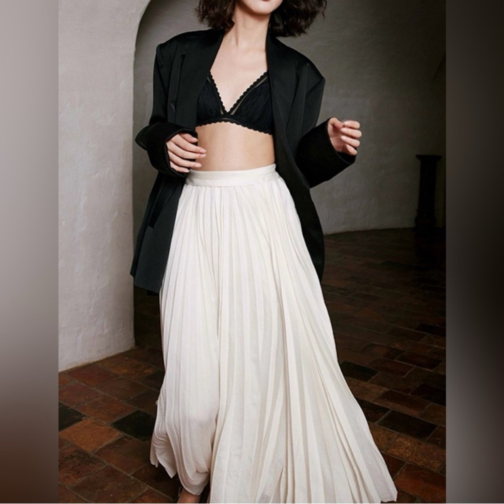 Solid Pleated Maxi Skirt
